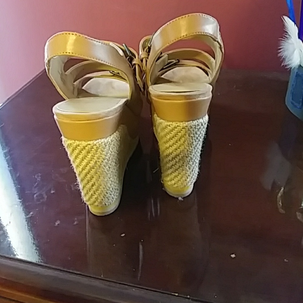 Shoes - Picture 3 of 4